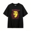 黑t Tees with prints of Argentine national heroes