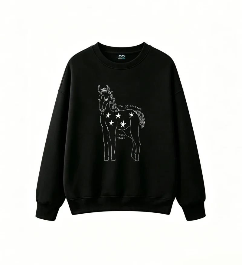 黑卫正 Whimsical Night Sky Five Bright Yellow Stars on Dark Textured Background Hoodie