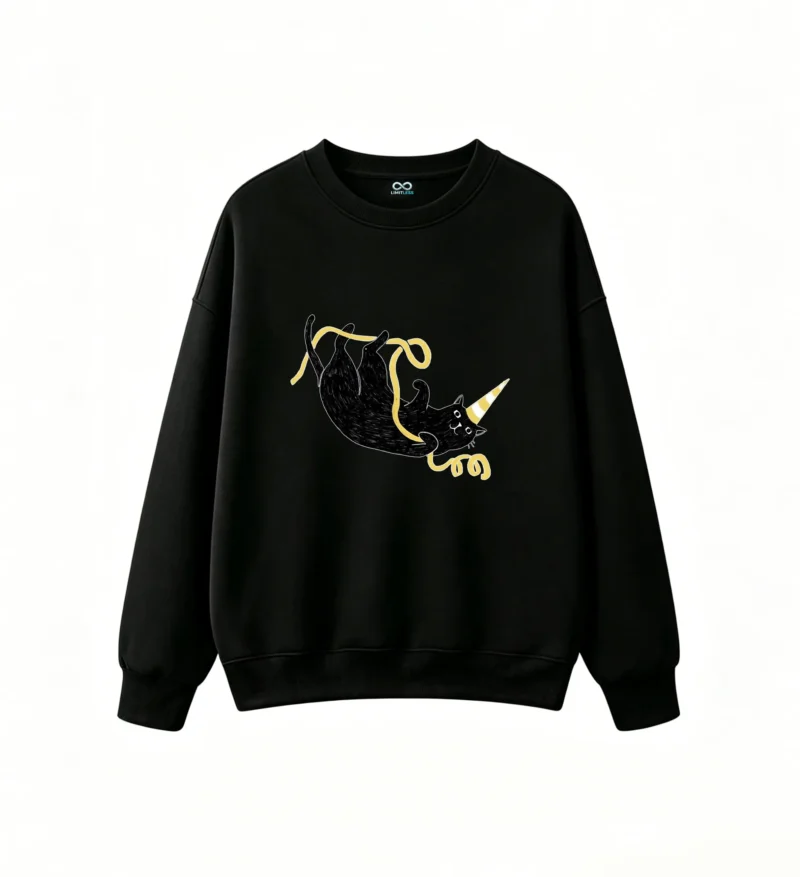 黑卫正 Whimsical Black Cat with Unicorn Horn and Golden Ribbon Casual Oversized Hoodie