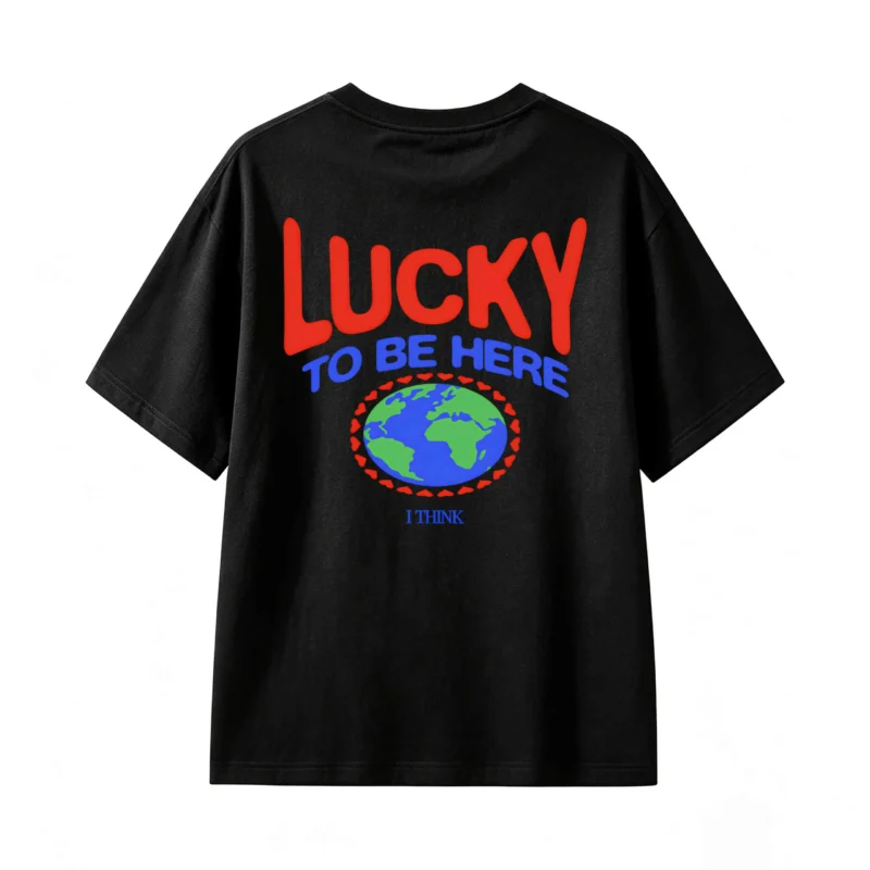 Remera Algodón Lucky To Be Here Estampado Urbano Premium