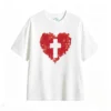 Remera estampada corazón cruz arte