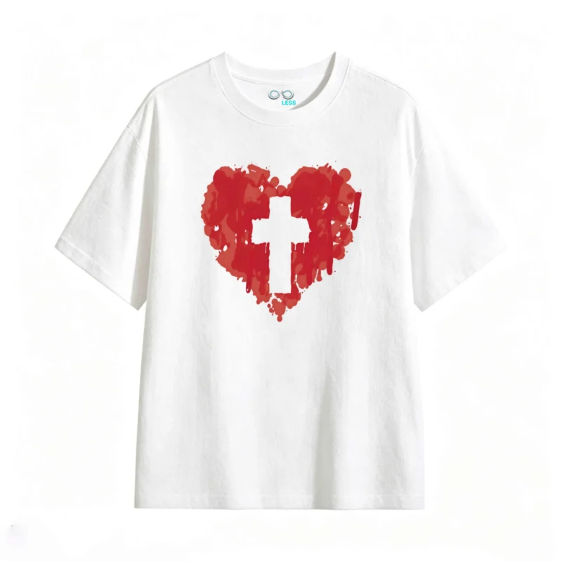 Remera estampada corazón cruz arte