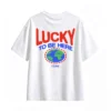 Remera Algodón Lucky To Be Here Estampado Urbano Premium
