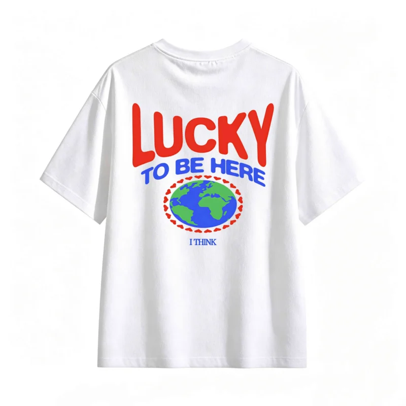 Remera Algodón Lucky To Be Here Estampado Urbano Premium