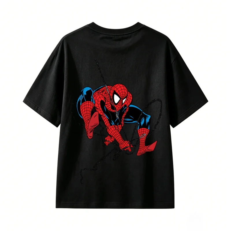 黑t背面展示 REMERA CORTA UNISEX SPIDER-MAN, ESTAMPADO FRENTE Y ESPALDA, ESTILO CÓMIC CLÁSICO
